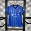 Camisa I Ipswich Town | 24/25 Torcedor Umbro - Azul