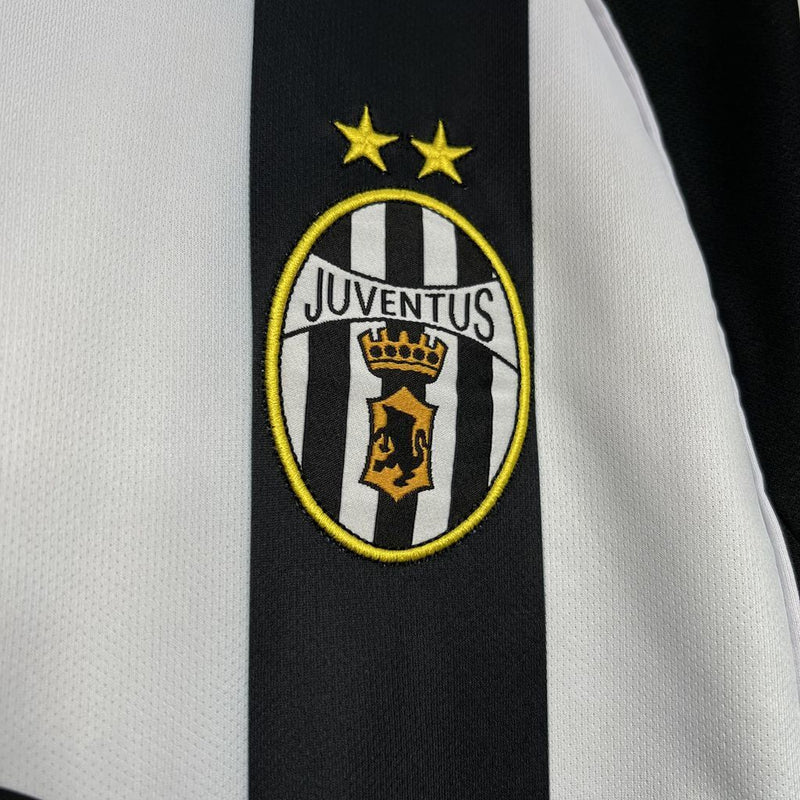 Camisa I Juventus Retrô | 02/03 Lotto - Branca e Preta