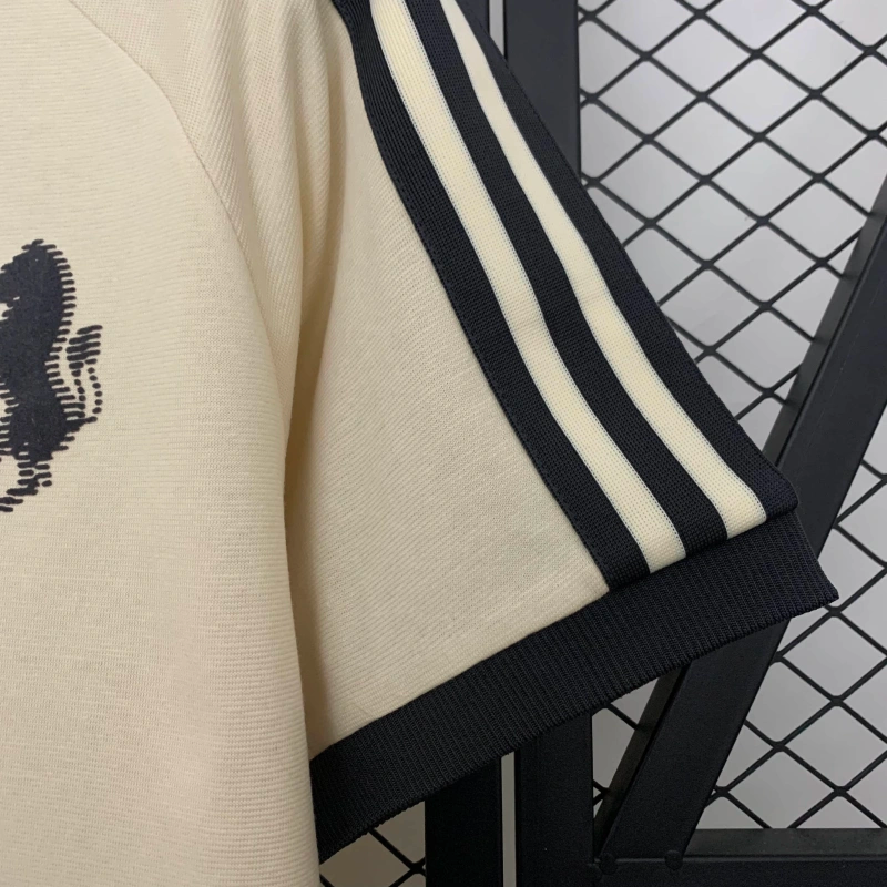 Camisa de Viagem Juventus | 25/26 Casual Adidas Originals - Branca e Verde