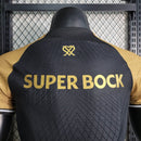 Camisa CR7 X Sporting | 23/24 Modelo Jogador Nike - Preta e Dourada