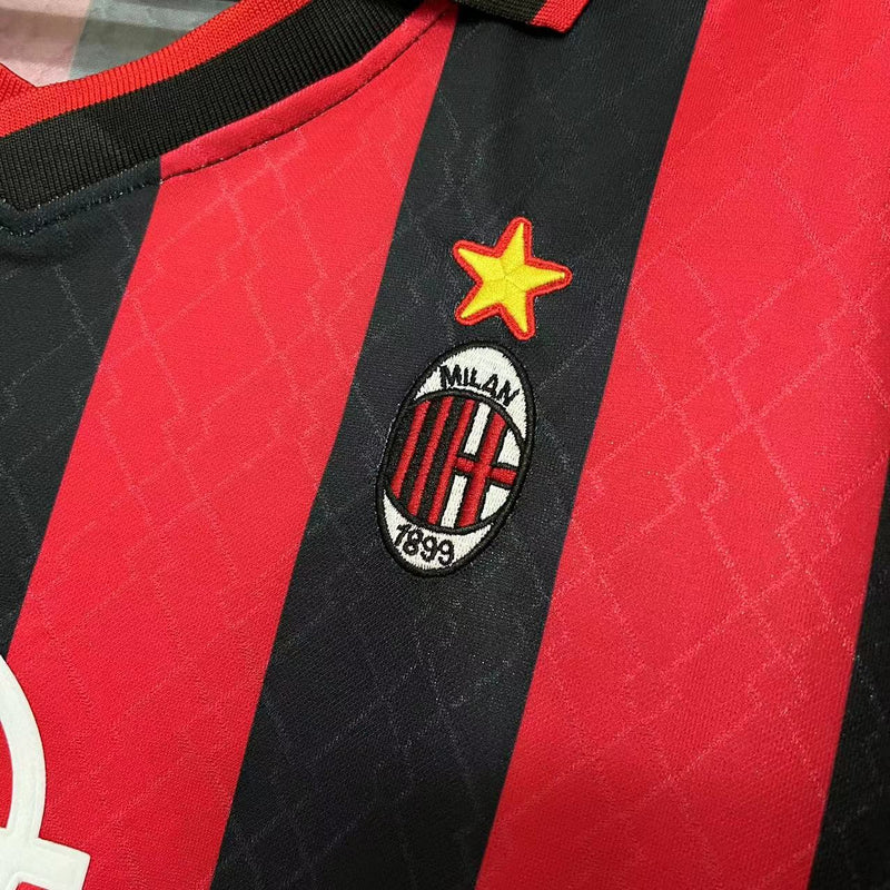 Camisa I Milan Retrô | 95/96 Torcedor Lotto - Vermelha e Preta