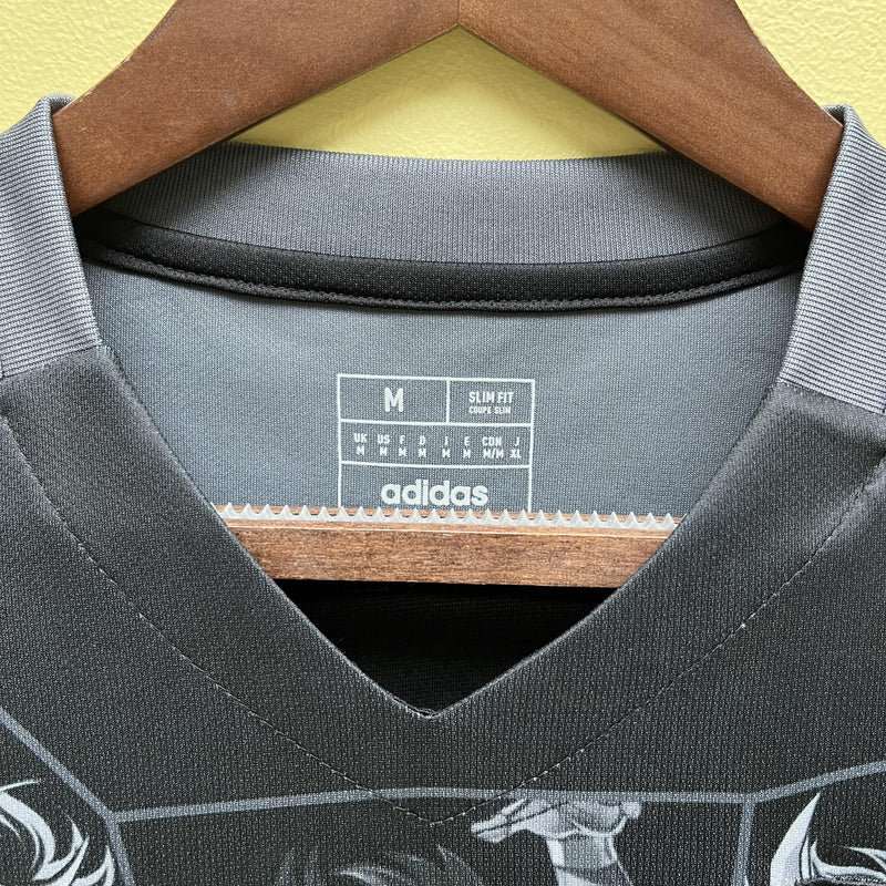 Camisa Cavaleiros do Zodíaco Japão | 23/24 Torcedor Adidas - Preta
