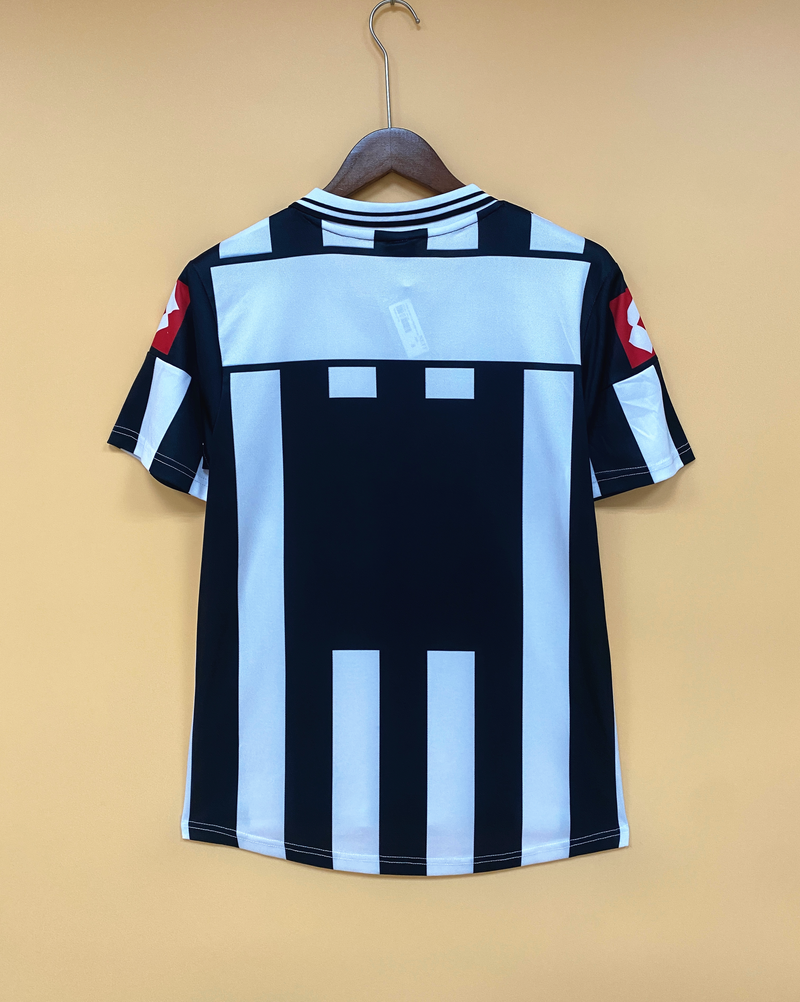 Camisa I Juventus Retrô | 01/02 Torcedor Lotto - Branca e Preta