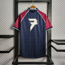 Camisa Iron Maiden x West Ham Retrô | 1999 Vandanel - Azul e Vermelha