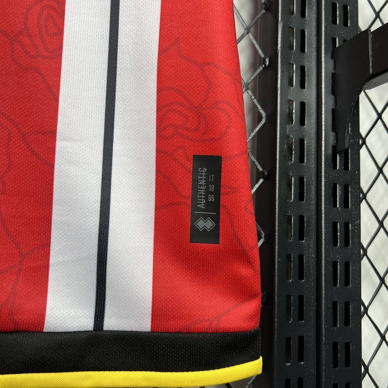 Camisa I Sheffield United | 24/25 Torcedor Errea - Vermelha e Branca
