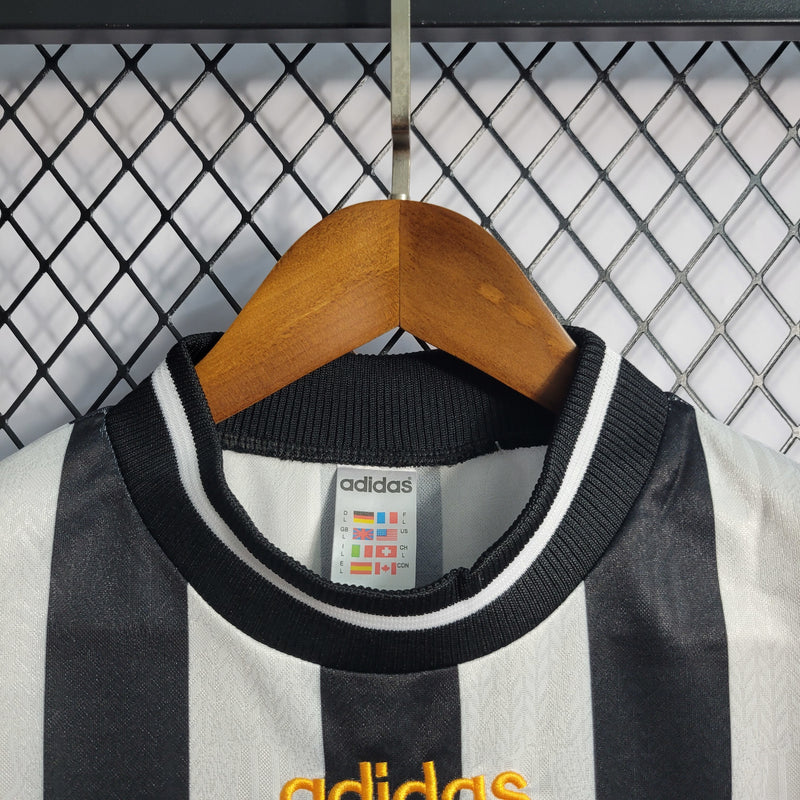 Camisa I Newcastle Retrô | 95/97 Adidas - Preta e Branca