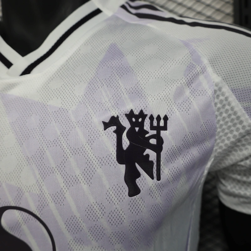 Camisa II Manchester United | 25/26 Modelo Jogador Adidas - Branca e Roxa