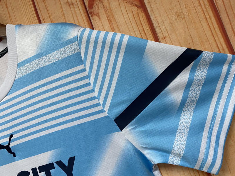 Camisa Pré Jogo Manchester City | 22/23 Torcedor Puma - Azul e Branca