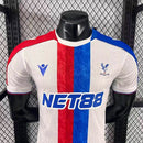 Camisa II Crystal Palace | 25/26 Modelo Jogador Macron - Branca Azul e Vermelha