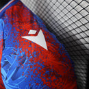 Camisa I Crystal Palace| 24/25 Modelo Jogador Macron - Azul e Vermelha