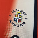 Camisa I Luton Town | 24/25 Torcedor Umbro - Vermelha e Branca
