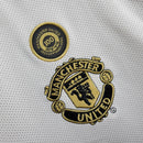 Camisa III Manchester United Retrô | 01/02 Umbro - Branca Dourada (Dupla Face)