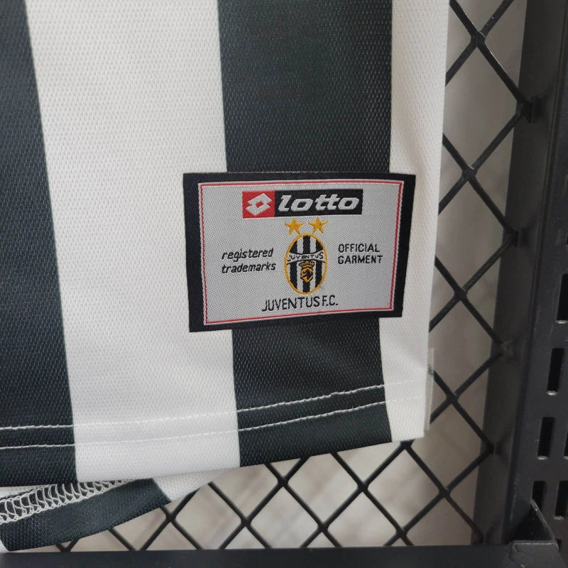Camisa I Juventus Retrô | 01/02 Lotto - Branca e Preta
