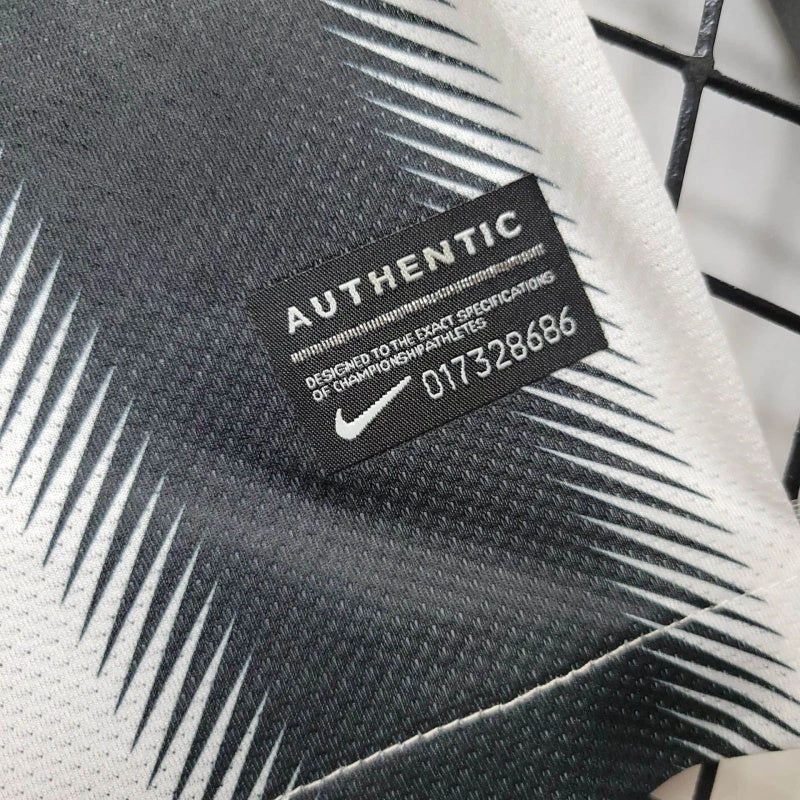 Camisa I Juventus Retrô | 11/12 Nike - Branca e Preta
