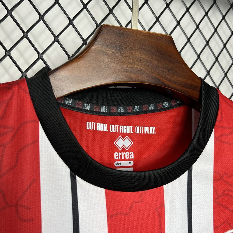 Camisa I Sheffield United | 24/25 Torcedor Errea - Vermelha e Branca