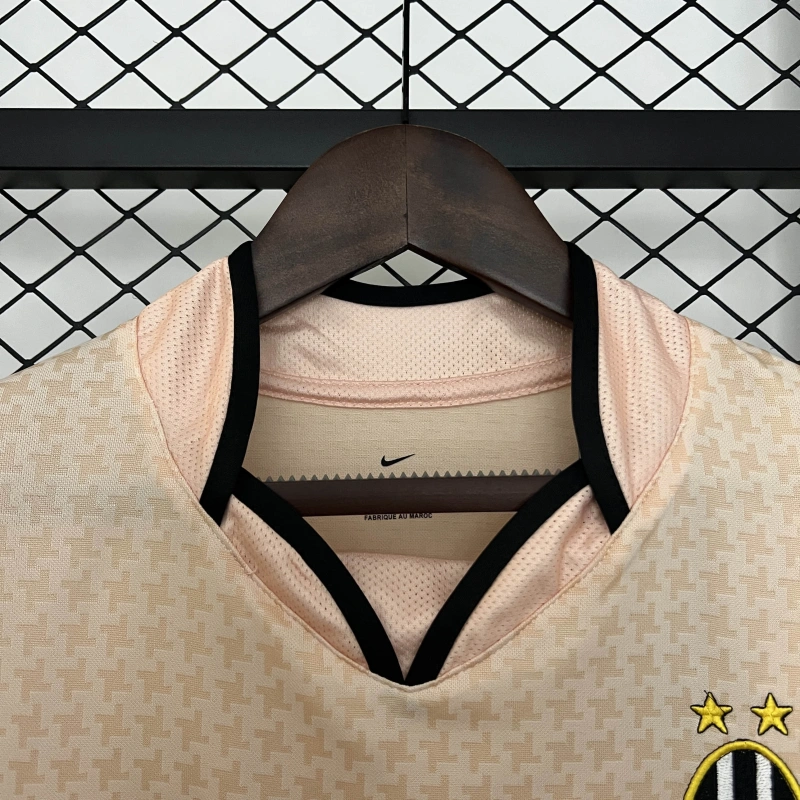 Camisa II Juventus Retrô | 03/04 Nike - Rosa e Preta