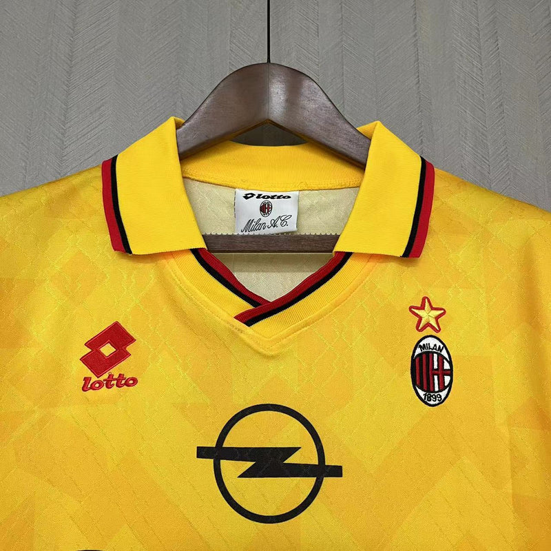 Camisa III Milan Retrô | 95/96 Torcedor Lotto - Amarela