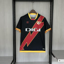 Camisa II Rayo Vallecano | 23/24 Torcedor Umbro - Preta e Vermelha