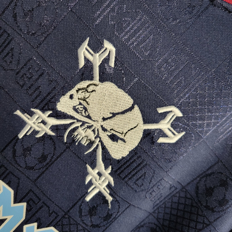 Camisa Iron Maiden x West Ham Retrô | 2011 - Azul e Vermelha