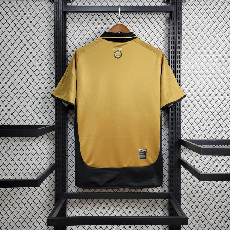 Camisa III Manchester United Retrô | 01/02 Umbro - Branca Dourada (Dupla Face)