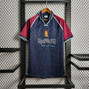 Camisa Iron Maiden x West Ham Retrô | 1999 Vandanel - Azul e Vermelha