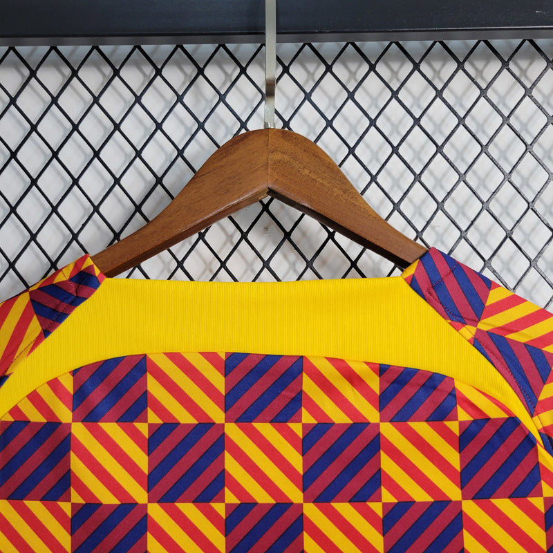Camisa Treino Barcelona | 23/24 Torcedor Nike - Vermelho/Azul e Amarelo
