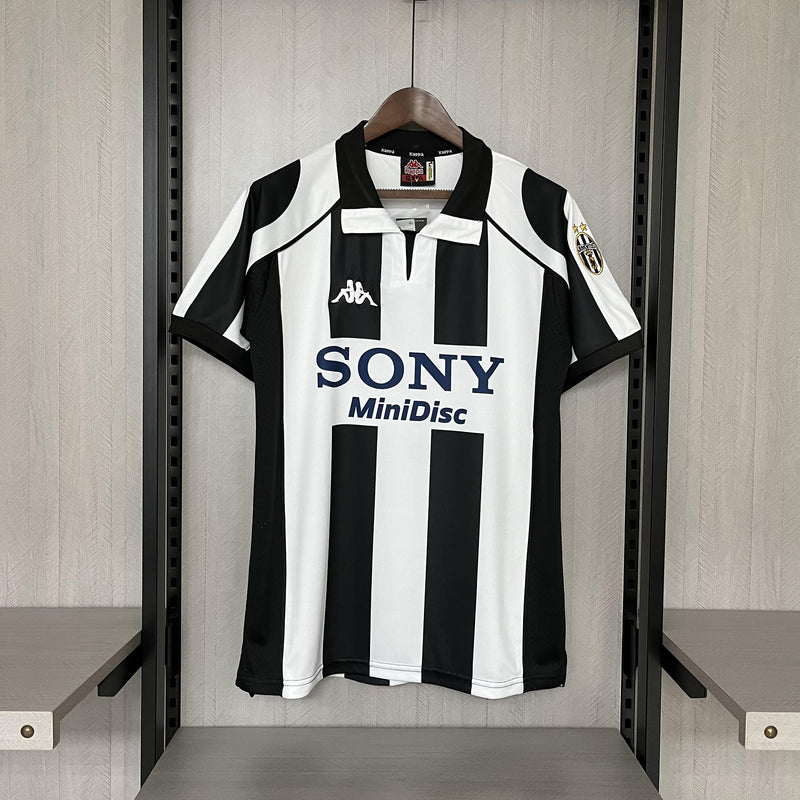 Camisa I Juventus Retrô | 97/98 Kappa - Branca e Preta