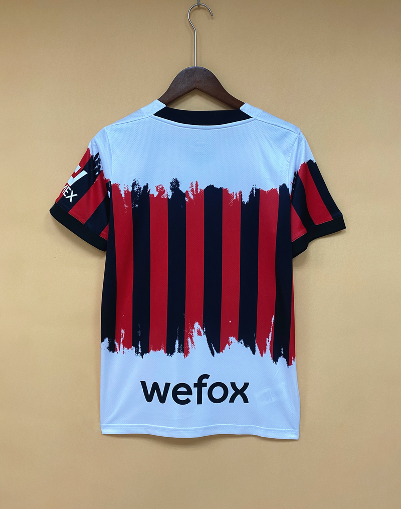 Camisa Nemen Fourth x Milan | 21/22 Torcedor Puma - Vermelha Preta e Branca