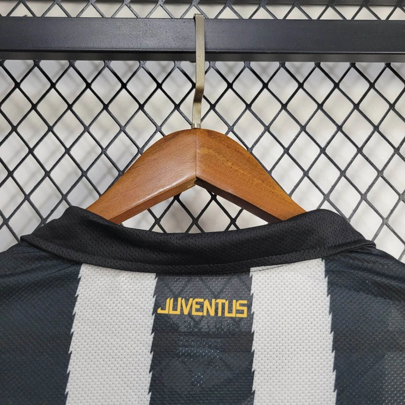 Camisa I Juventus Retrô | 10/11 Nike - Branca e Preta