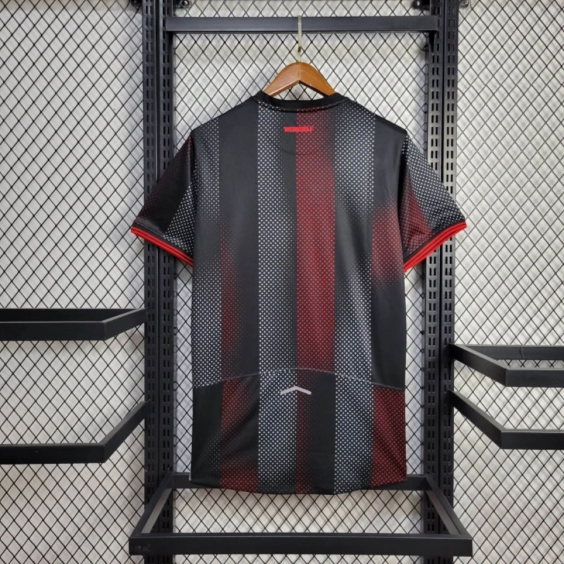 Camisa I Bayer Leverkusen | 25/26 Torcedor New Balance - Preta e Vermelha