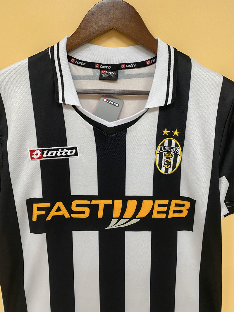 Camisa I Juventus Retrô | 01/02 Torcedor Lotto - Branca e Preta
