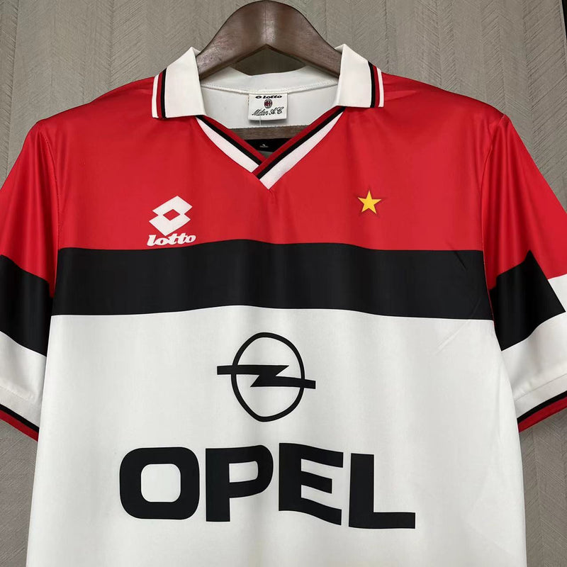 Camisa II Milan Retrô | 94/95 Torcedor Lotto - Branca e Vermelha
