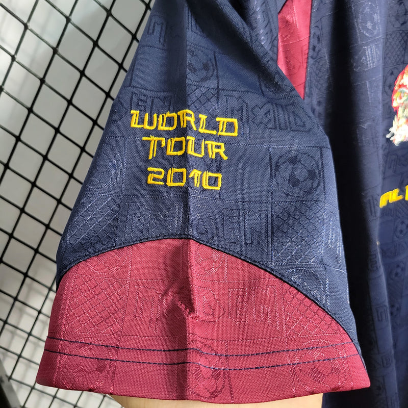 Camisa Iron Maiden x West Ham Retrô | 2010 - Azul e Vermelha