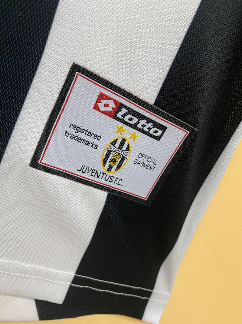 Camisa I Juventus Retrô | 01/02 Torcedor Lotto - Branca e Preta