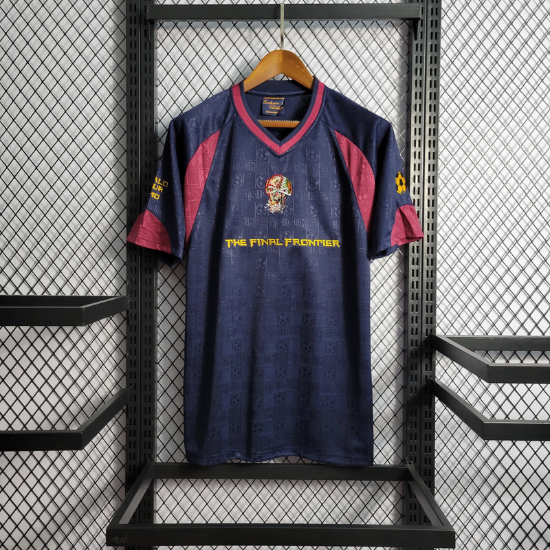 Camisa Iron Maiden x West Ham Retrô | 2010 - Azul e Vermelha