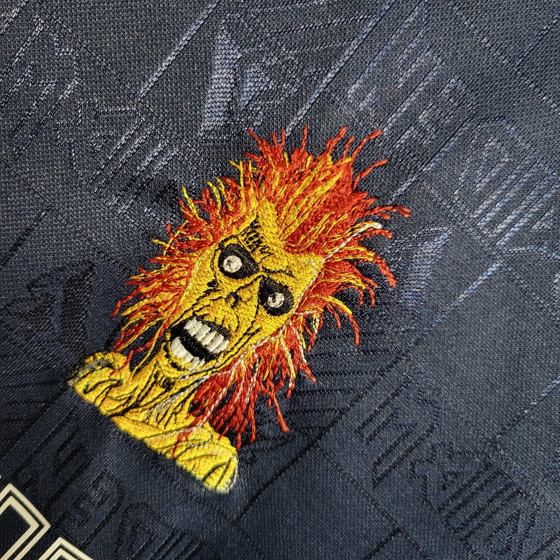 Camisa Iron Maiden x West Ham Retrô | 1999 Vandanel - Azul e Vermelha