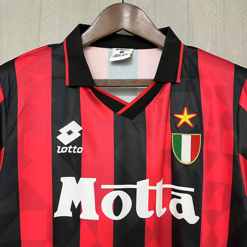 Camisa I Milan Retrô | 93/94 Torcedor Lotto - Vermelha e Preta - Manga Longa
