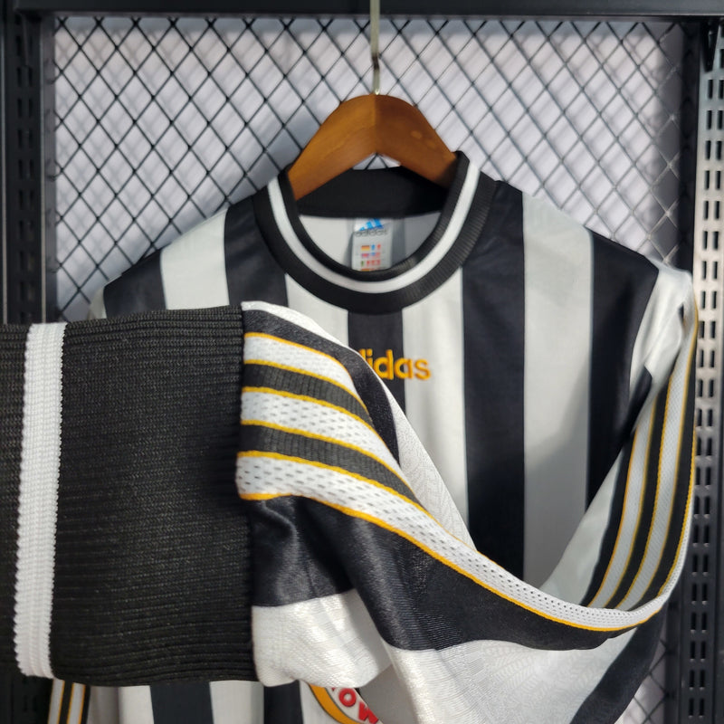 Camisa I Newcastle Retrô | 97/99 Adidas - Preta e Branca - Manga Longa