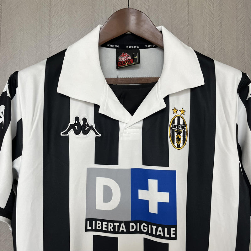 Camisa I Juventus Retrô | 99/00 Torcedor Kappa - Branca e Preta