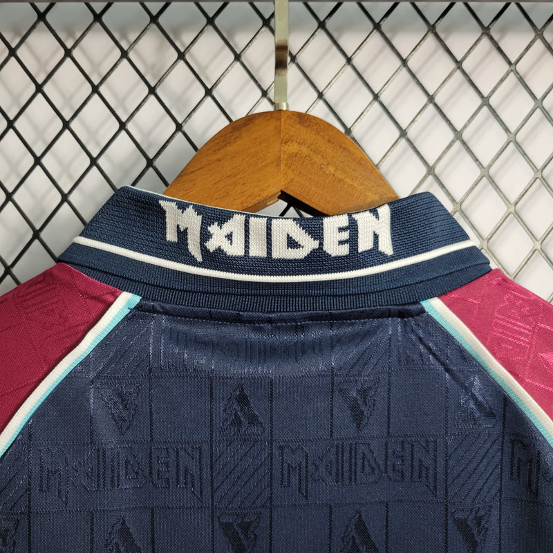 Camisa Iron Maiden x West Ham Retrô | 1999 Vandanel - Azul e Vermelha