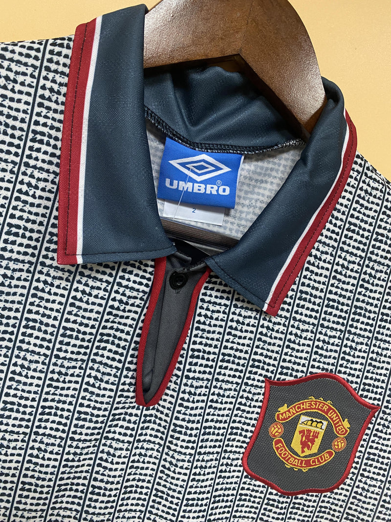 Camisa II Manchester United Retrô | 95/96 Torcedor Umbro - Azul Vermelha e Branca