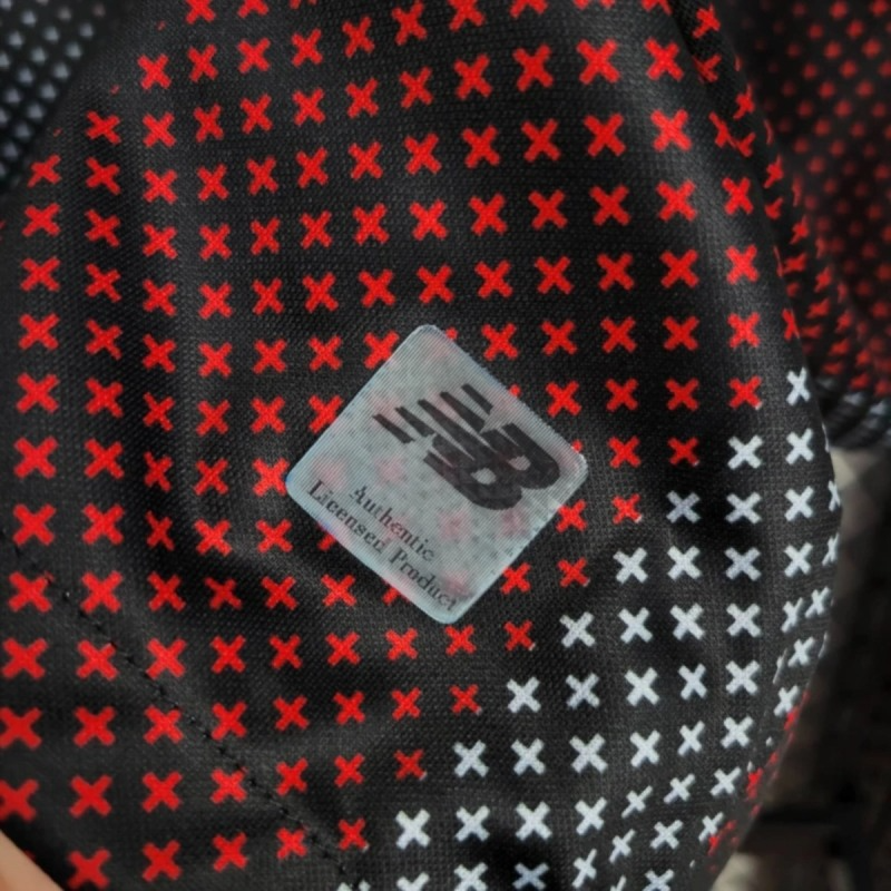 Camisa I Bayer Leverkusen | 25/26 Torcedor New Balance - Preta e Vermelha