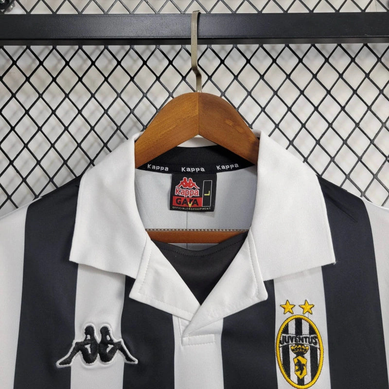 Camisa I Juventus Retrô | 99/00 Kappa - Branca e Preta - Manga Longa