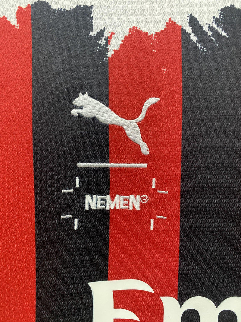 Camisa Nemen Fourth x Milan | 21/22 Torcedor Puma - Vermelha Preta e Branca