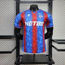 Camisa I Crystal Palace| 24/25 Modelo Jogador Macron - Azul e Vermelha