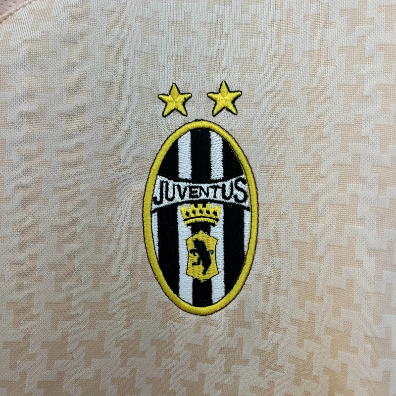 Camisa II Juventus Retrô | 03/04 Nike - Rosa e Preta