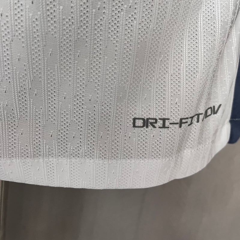 Camisa Valentino Rossi x Inter de Milão | 24/25 Modelo Jogador Nike - Branca Azul e Verde