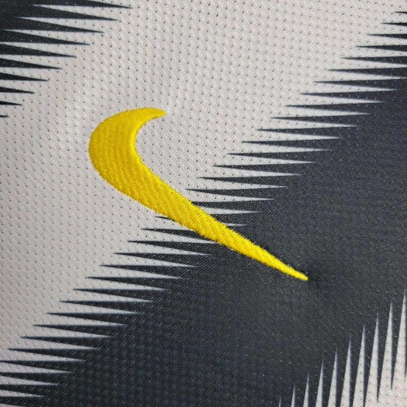 Camisa I Juventus Retrô | 11/12 Nike - Branca e Preta