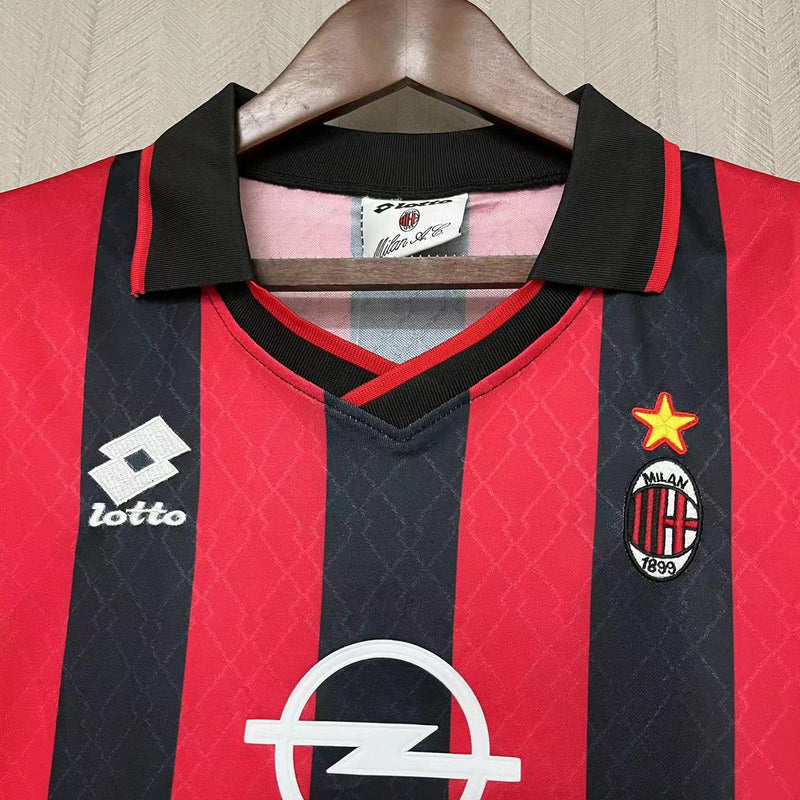 Camisa I Milan Retrô | 95/96 Torcedor Lotto - Vermelha e Preta