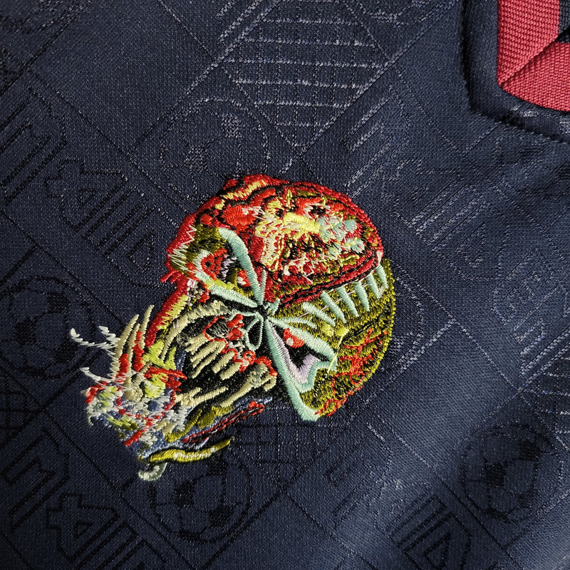 Camisa Iron Maiden x West Ham Retrô | 2010 - Azul e Vermelha